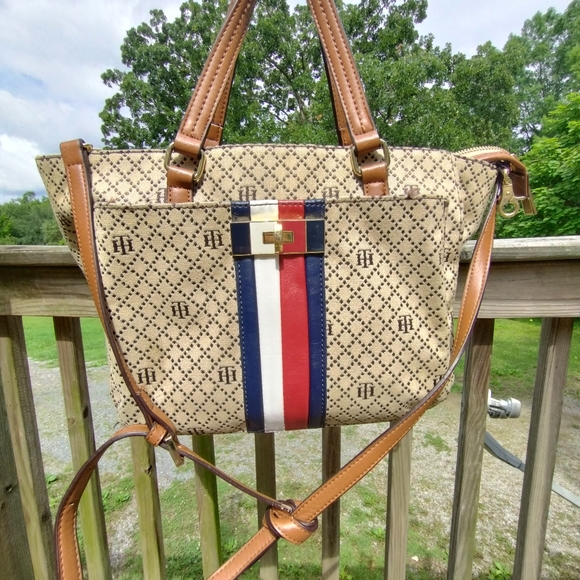 Tommy Hilfiger Handbags - Vintage Style Tommy Hilfiger Purse